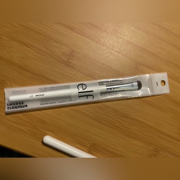 Makeup Revolution Eyeshadow Palette + elf eyeshadow brush - Picture 4 of 7